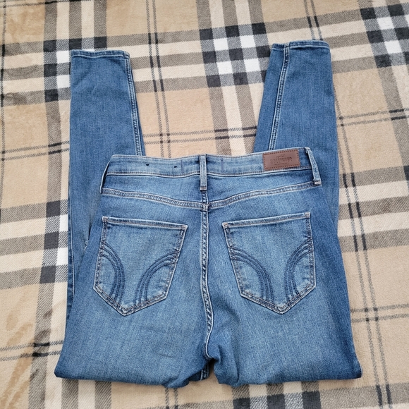 Hollister ultra high rise distress jean - Picture 8 of 8